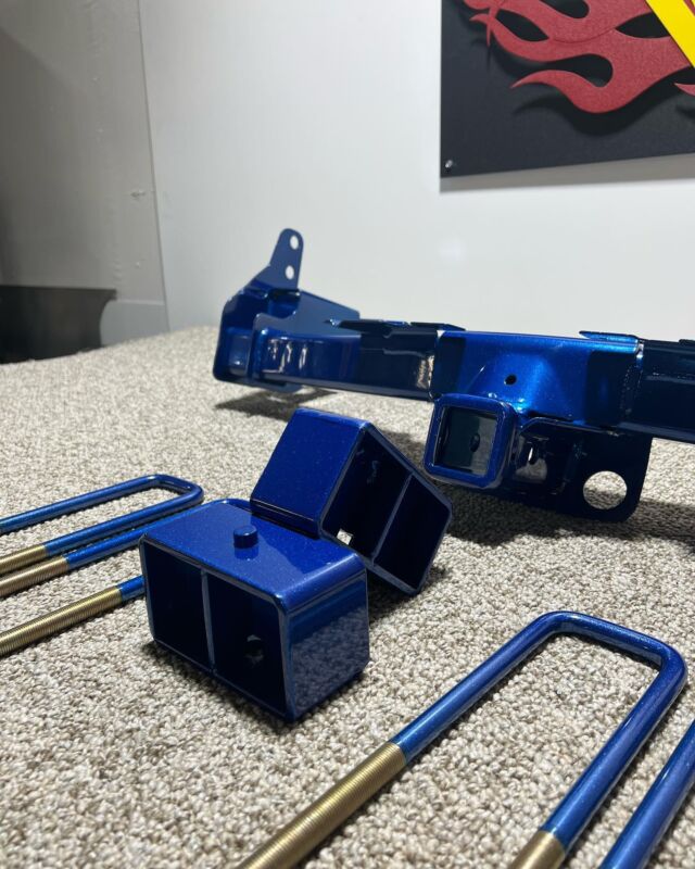 Happy Friday! Hitch Receiver, Blocks and U Bolts for @colbywallacee 
Base Coat: Super Chrome Plus
Top Coat: Booty Blue
@prismaticpowders