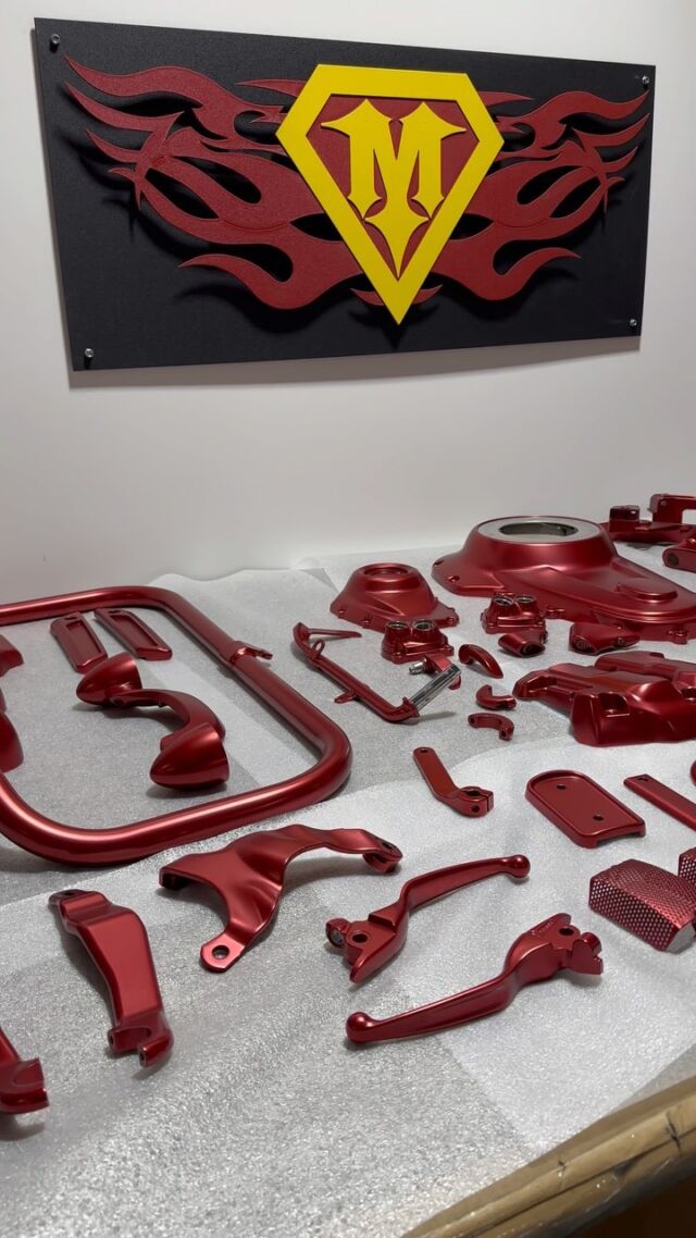Paint the town red! @prismaticpowders 
Base Coat: Super Chrome - UMS-10671
Top Coat: Anodized Red - PPB-5936
Both Colors From @prismaticpowders 
Owner: @china.dollvp 
.
.
.
#melrosemetalfinishing #melrose #melrosepowdercoating #powdercoat #powdercoating #prismaticpowders #superchrome #anodizedred