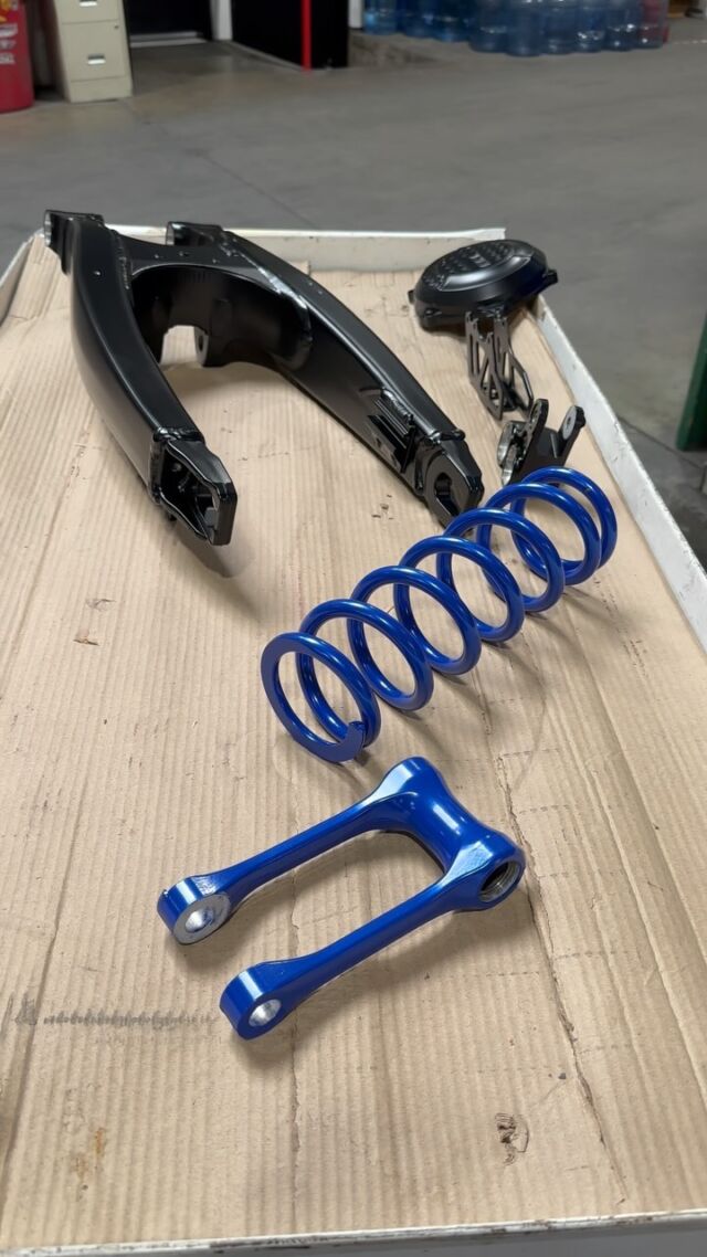 Got a few parts dialed in for a 2024 YZ450F! 
Swing Arm, Chain Guide, Linkage Knuckle & Clutch Cover coated in BK08 from Cardinal Powders
Linkage Arm, Shock Spring coated in Impact Blue from @prismaticpowders 
#melrose #melrosemetalfinishing #melrosepowdercoating #powdercoating #powdercoat #yz450f #2024yz450f #dirtbike #dirtbikebuild #bk08 #impactblue #prismaticpowders #cardinalpowders